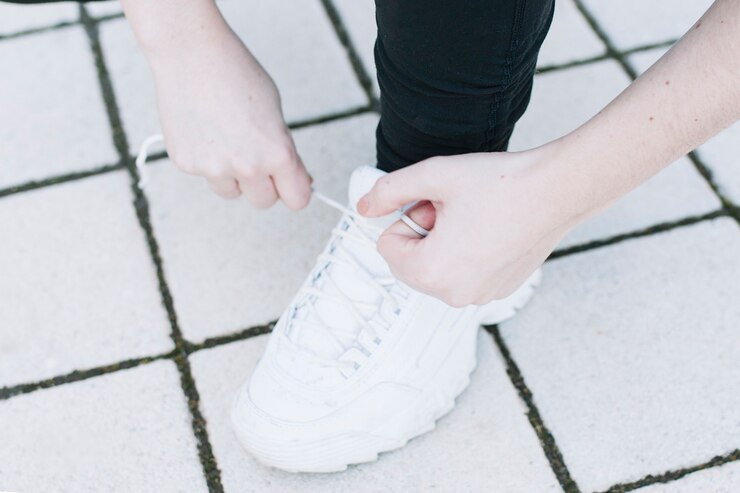 clean your white canvas shoes