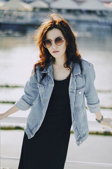 how to style oversized denim jacket