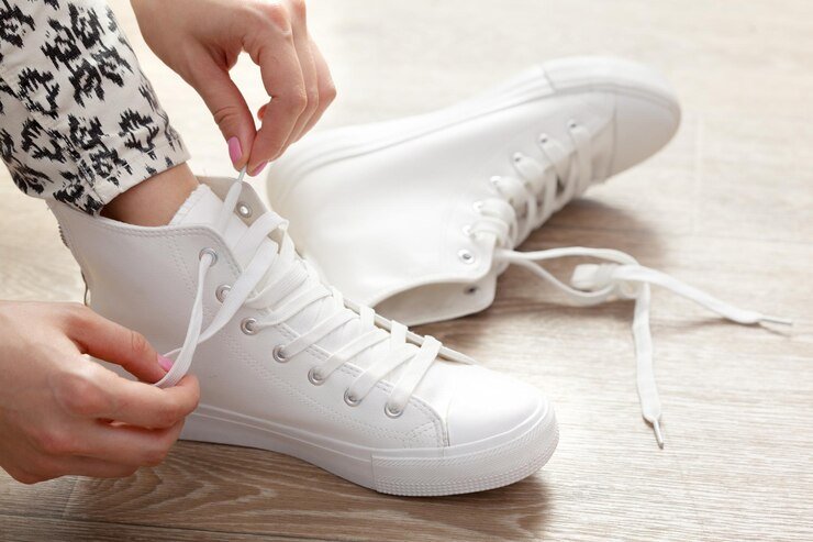 how to clean white canvas shoes