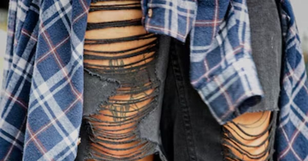 Fashionable Ideas for Old Jeans with Holes